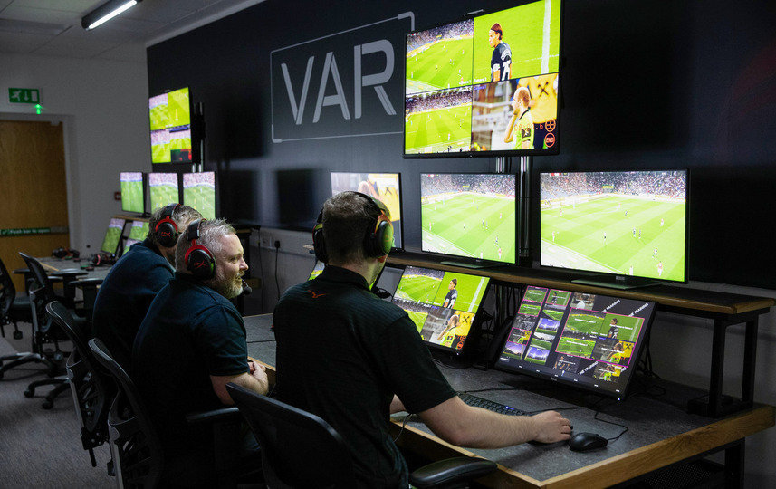 Pengaruh Video Assistant Referee (VAR)